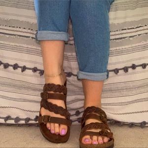 Super COMFY brown slip on sandals